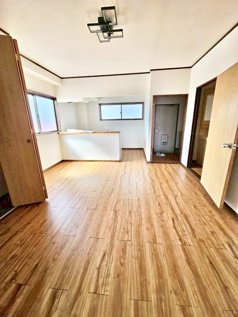 居室・リビング　陽当たり抜群の洋室になります♪