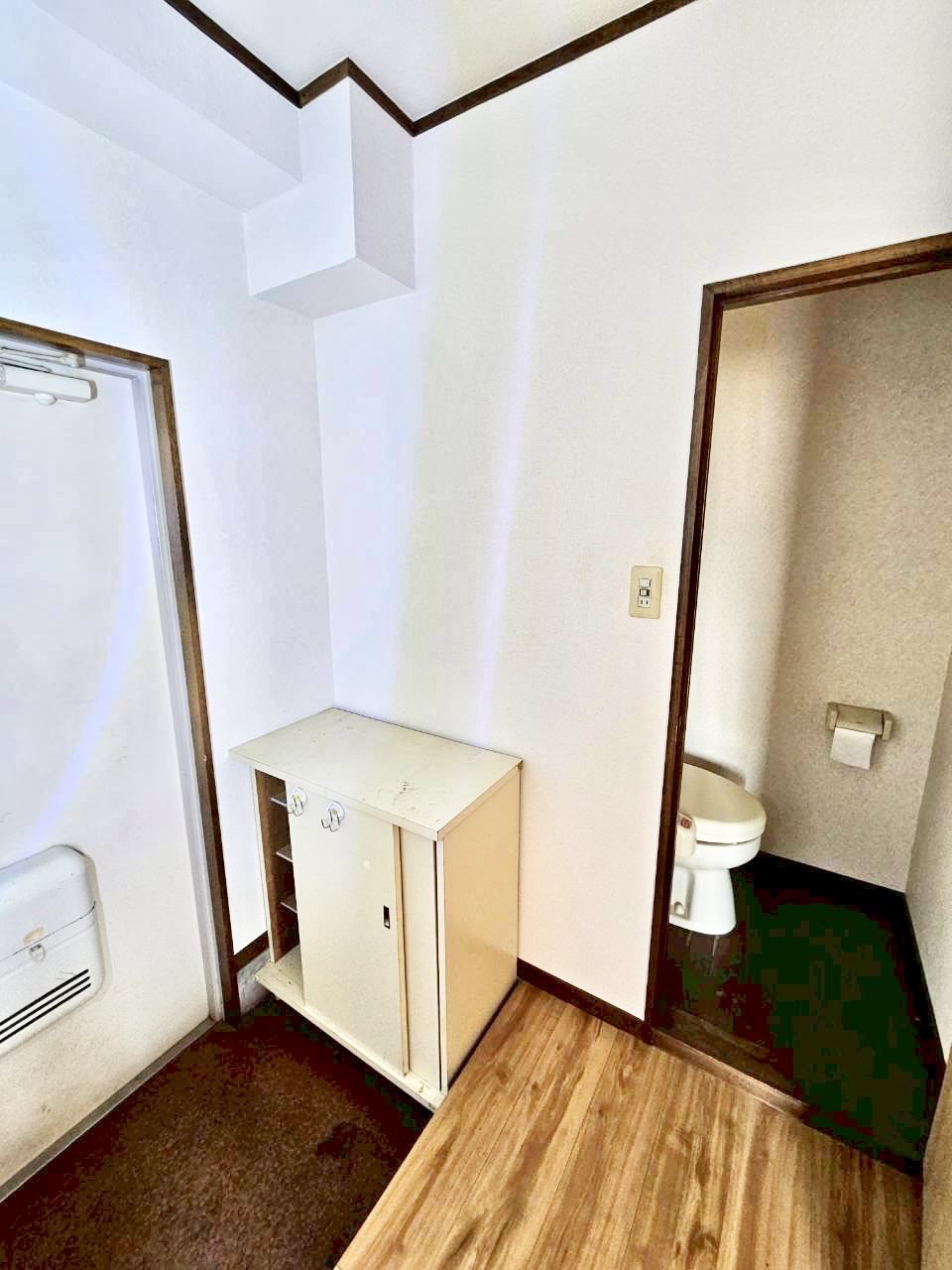 玄関　鏡付シューズボックス♪外出の際の身だしなみチェックを♪