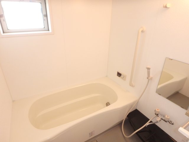 バス・シャワールーム　掲載写真は同型モデルを掲載しており実際のお部屋と仕様等が異な