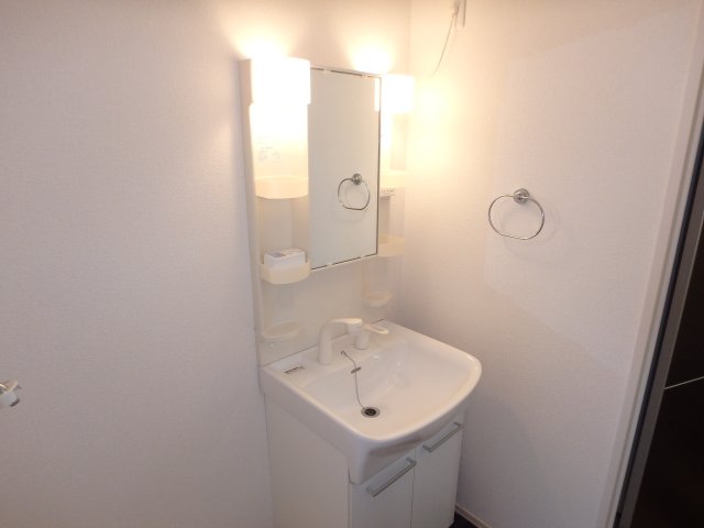 洗面設備　掲載写真は同型モデルを掲載しており実際のお部屋と仕様等が異な