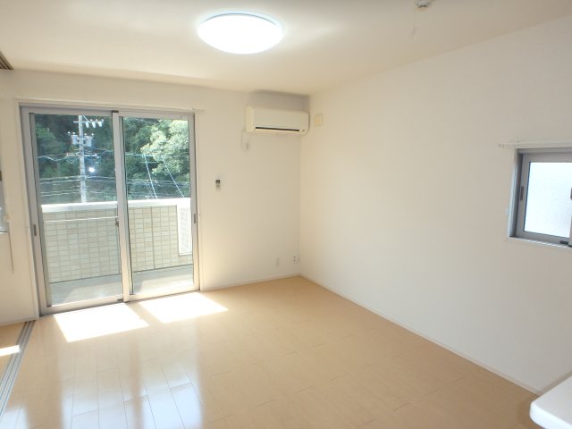 居室・リビング　掲載写真は同型モデルを掲載しており実際のお部屋と仕様等が異な