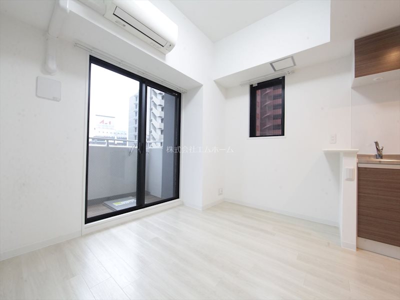 その他部屋・スペース　洋室8.0帖　エアコン完備　バルコニーに面しています