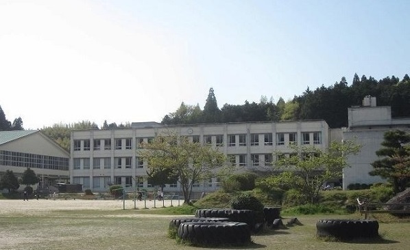 小学校　安来市立荒島小学校（小学校）まで1000m