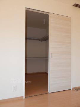 収納　ウォークインクローゼット