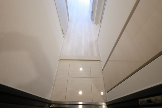 玄関　※８０４号室の写真です