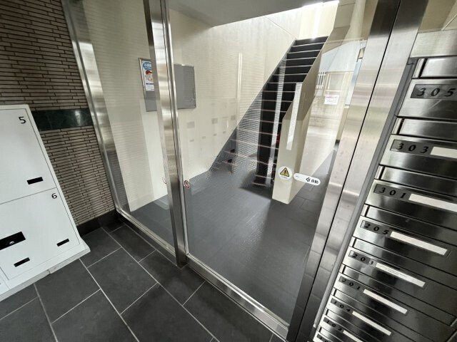 ロビー　防犯カメラあります