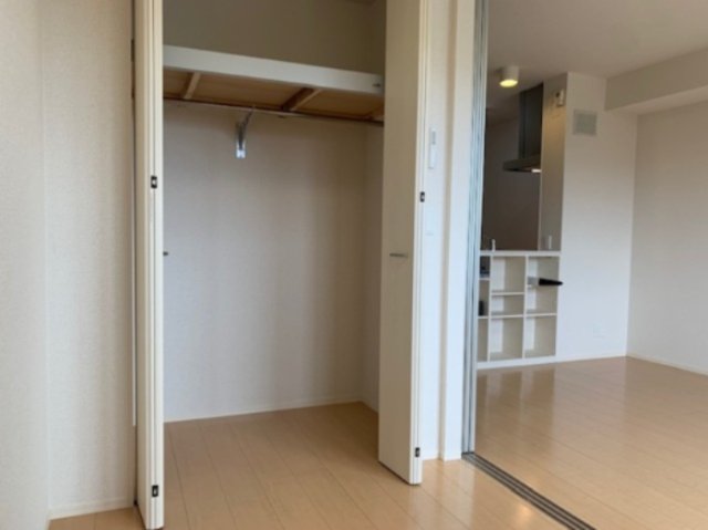 収納　反転間取り別部屋写真です。