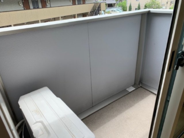 バルコニー　反転間取り別部屋写真です。
