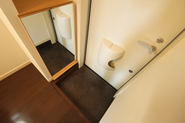 玄関　同タイプ別部屋写真です。参考にご覧ください。