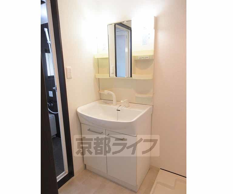 洗面設備　使い勝手のいい洗面台です・