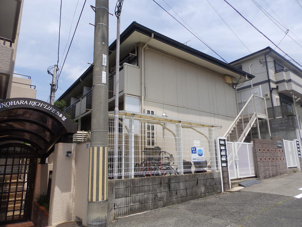 建物外観　閑静な住宅街