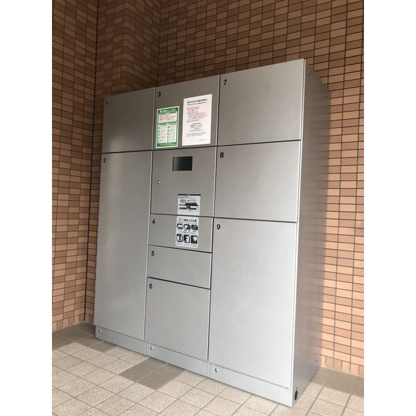 エントランス　宅配BOX