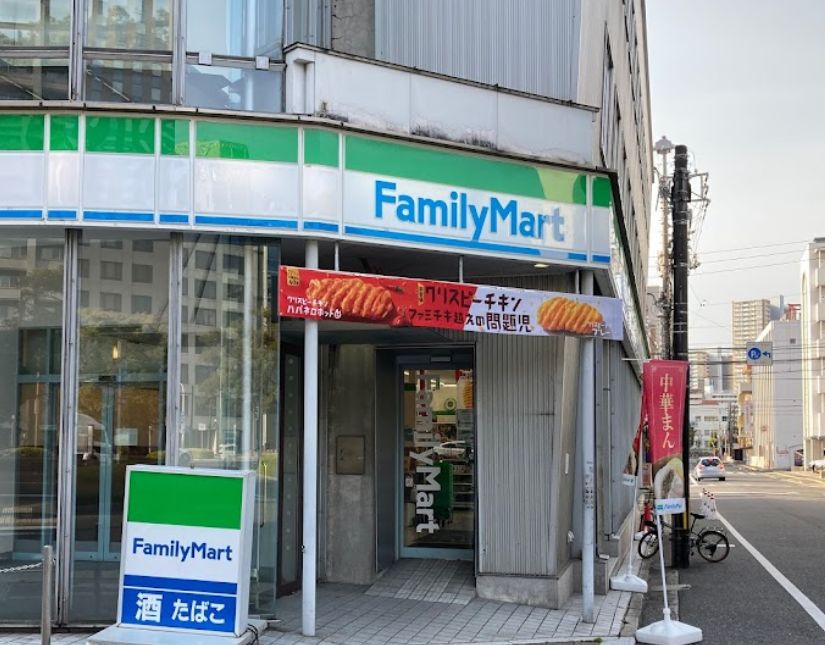 コンビニ　ファミリーマート 小町店（コンビニ）まで109m