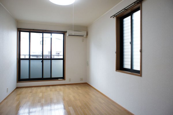 居室・リビング　2面採光で明るいお部屋です♪