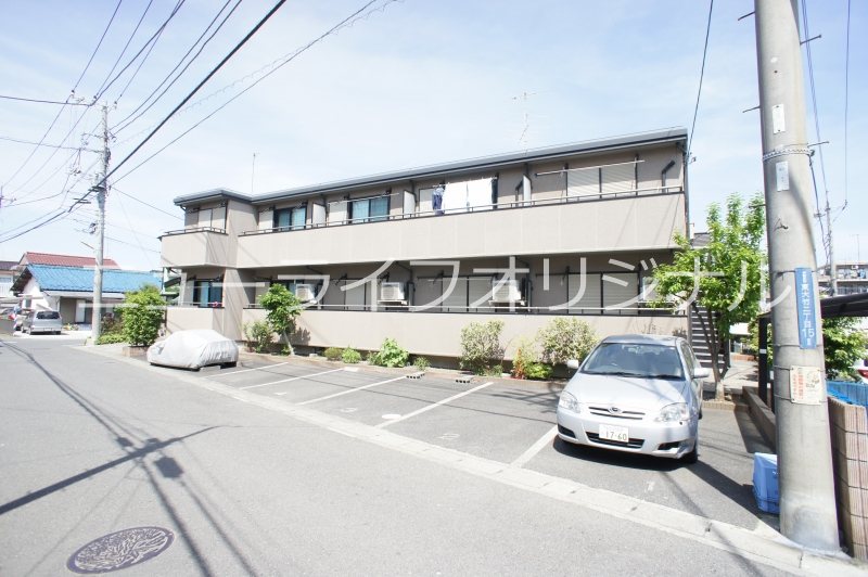 建物外観　前面が道路になっており日当たり良好です♪