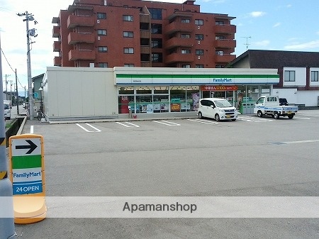 コンビニ　ファミリーマート（コンビニ）まで441m