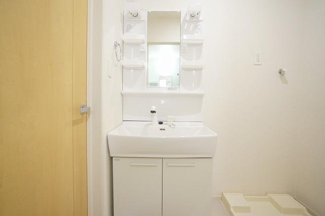 洗面設備　コンパクトで使いやすい洗面所