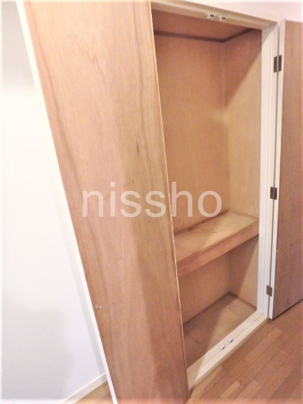 収納　玄関部分に２カ所収納あり！