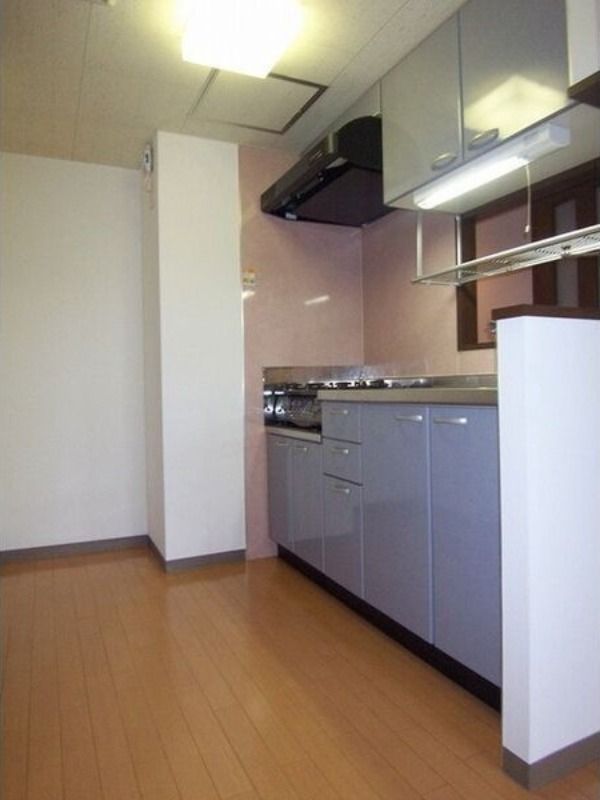 キッチン　同物件・別部屋の写真です