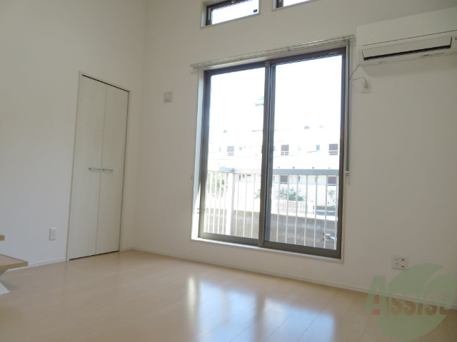 居室・リビング　白基調のお部屋は、部屋が明るく広く感じますね。