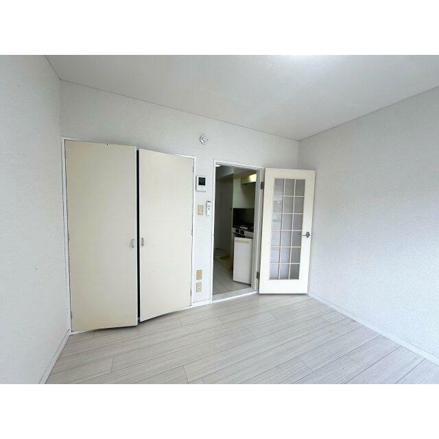 その他部屋・スペース　収納付の洋室※クリーニング前の写真です