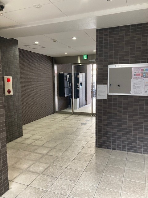 エントランス　ゆとりのあるエントランスです