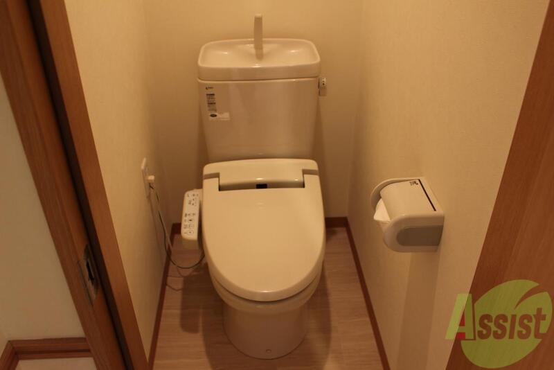 トイレ　必ず使うもう一つの最小個室もお洒落に
