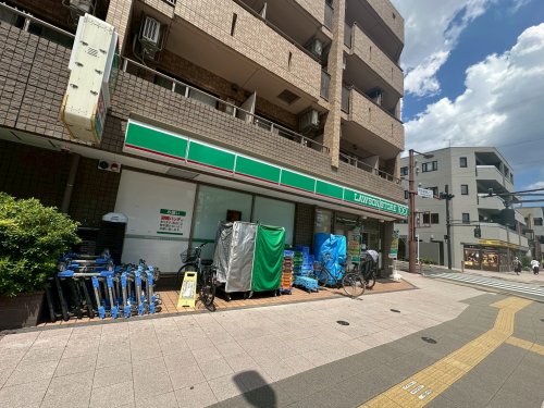 コンビニ　ローソンストア100飛田給駅北口（コンビニ）まで792m