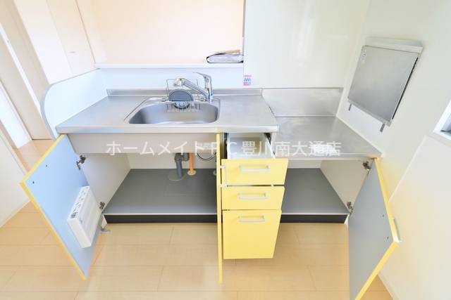 キッチン　同型別部屋写真（反転）