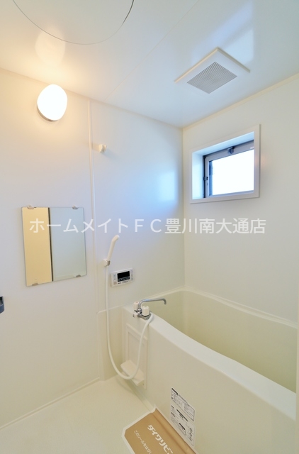 バス・シャワールーム　同型別部屋写真（反転）
