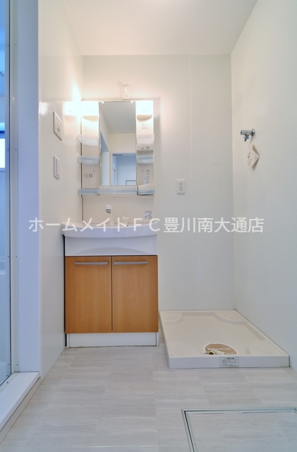 洗面設備　同型別部屋写真（反転）