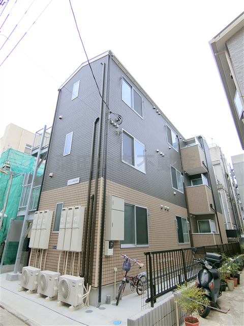 建物外観　2018年8月築　木造地上3階建て総戸数9戸の人気賃貸アパー