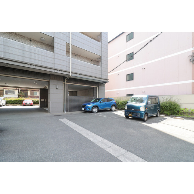 駐車場　車をお持ちの方に嬉しい駐車場付きの物件です