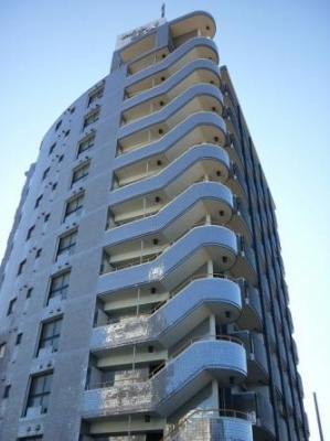 建物外観　オートロックで南東向きのマンション