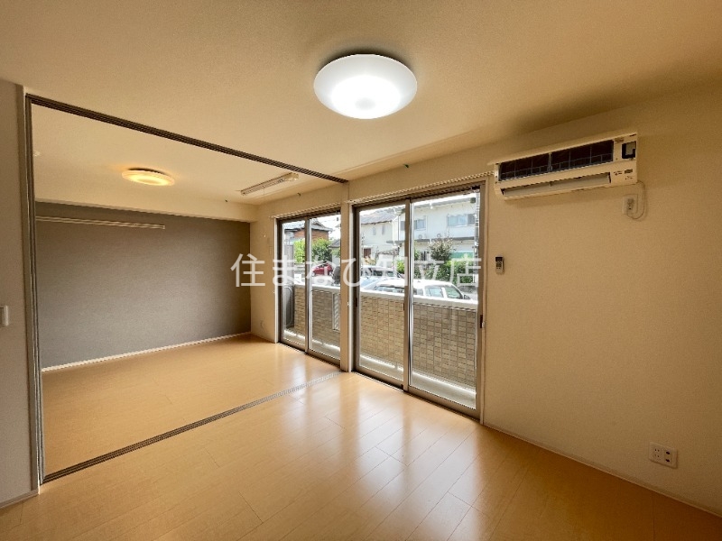 居室・リビング　同型別部屋写真