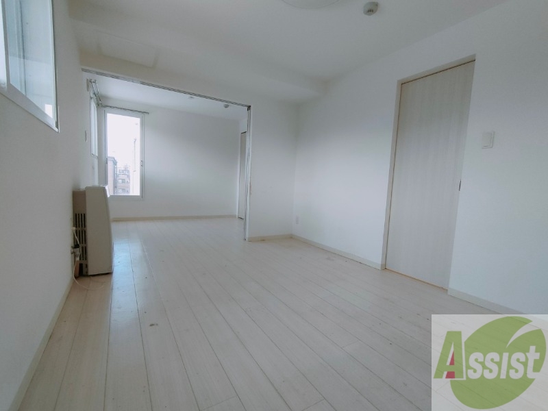 居室・リビング　広くてキレイなお部屋が広がっていて、充実した生活が送れそう。