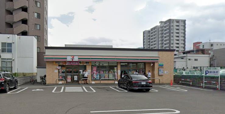 コンビニ　セブンイレブン札幌南4条店（コンビニ）まで379m