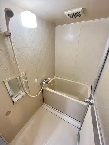 バス・シャワールーム　同物件、別号室の参考写真です。