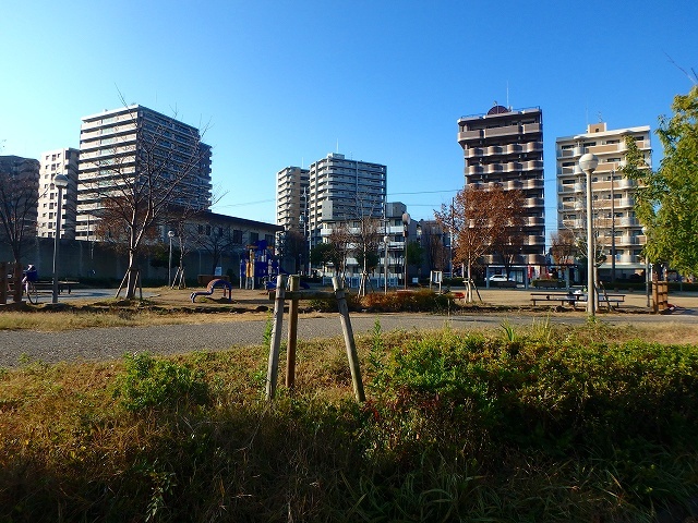 公園　加島駅前公園（公園）まで582m