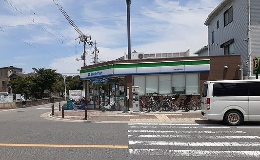 コンビニ　ファミリーマート様（コンビニ）まで280m