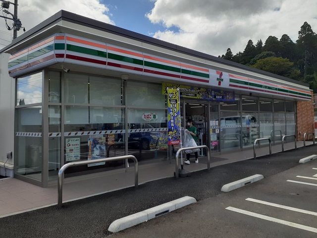 コンビニ　セブンイレブン（コンビニ）まで1000m