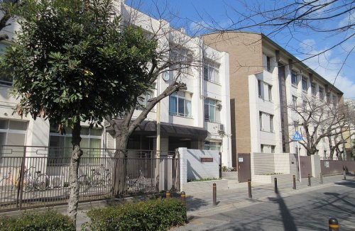 中学校　旭陽中学校（中学校）まで847m