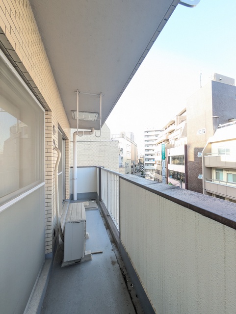バルコニー　※クリーニング前の写真です
