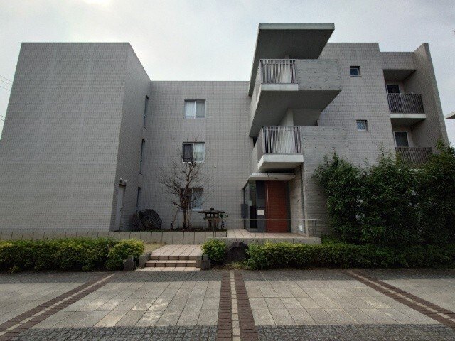 建物外観　オートロック完備