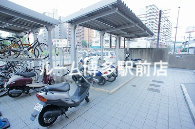 エントランス　共有駐輪場！バイクも停めれます