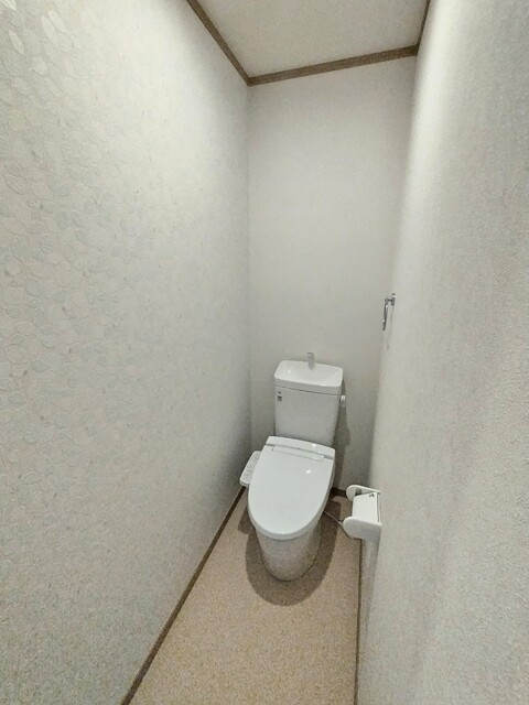トイレ　★★トイレは嬉しい洗浄機能付き便座です♪★★