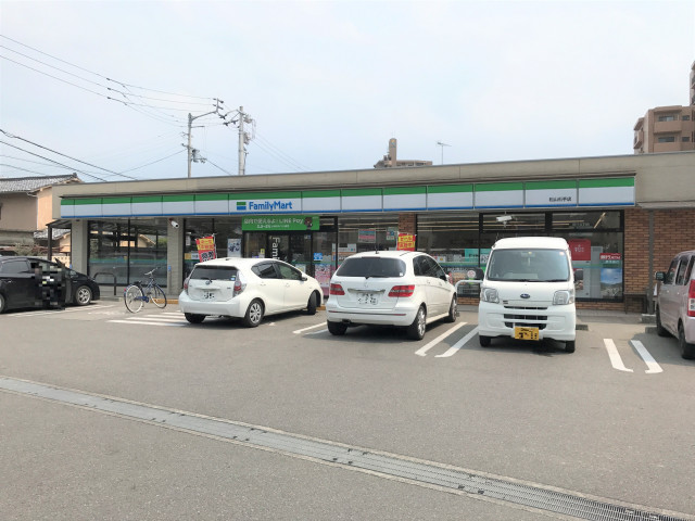 コンビニ　ファミリーマート松山石手店（コンビニ）まで500m