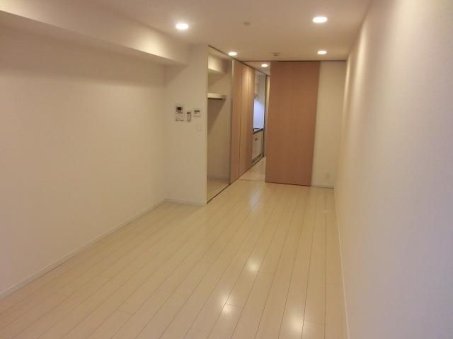 居室・リビング　照明あり　明るいお部屋です