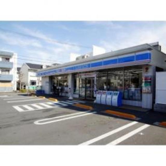 コンビニ　ローソン大谷田五丁目店（コンビニ）まで688m