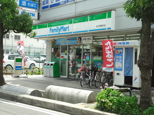 コンビニ　ファミリーマート（コンビニ）まで2574m